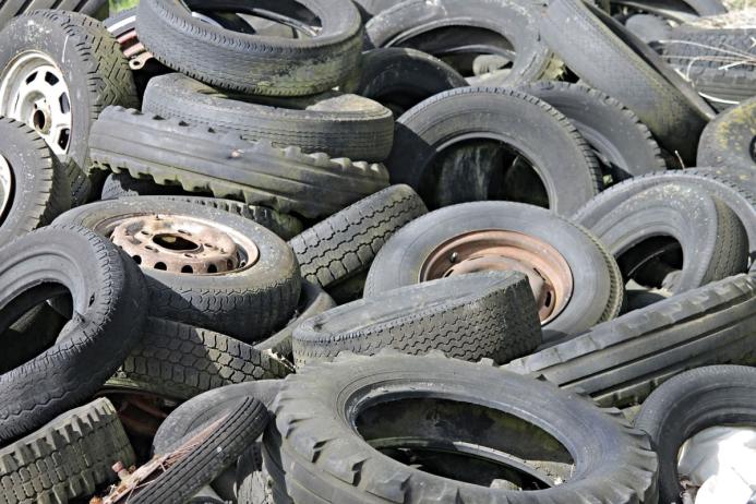 Low-grade carbon black is produced by burning scrap car tyres