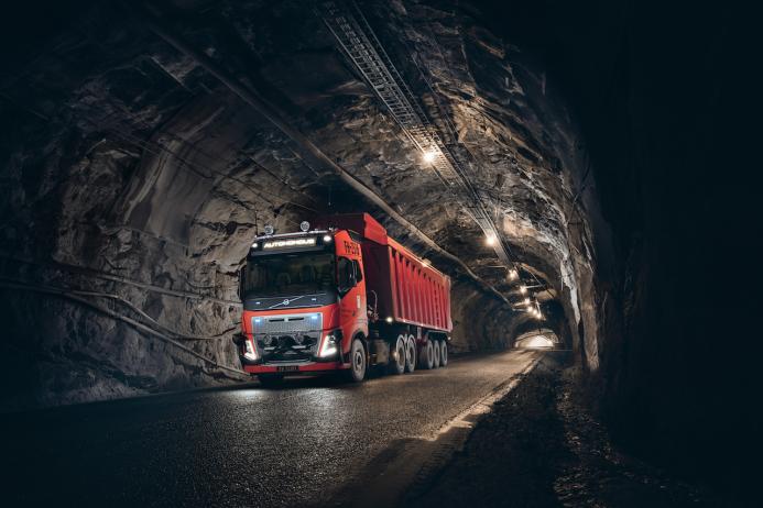 Autonomous Volvo FH travelling through a tunnel