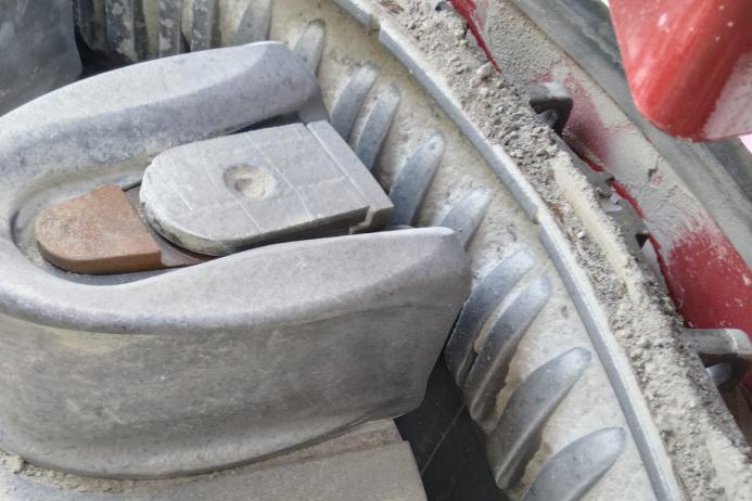 The alternating direction of rotation of the rotor impact mill ensures uniform wear across all components, reducing system maintenance requirements