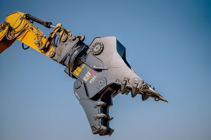 The new Cat Hydraulic Connecting CW coupler seamlessly connects to the machine’s hydraulics, allowing the operator to pick up an attachment (eg Cat P324 Primary Pulverizer) with full functionality in seconds from the safety of the cab 