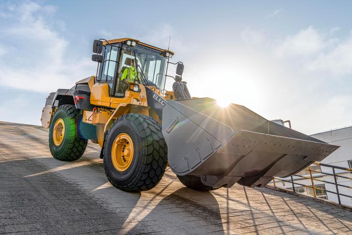 The new 20-tonne Volvo L120 Electric wheel loader