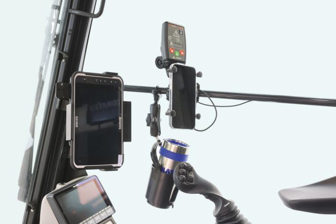 A robust, multifunctional utility bar allows operators to seamlessly add accessories that suit their individual needs