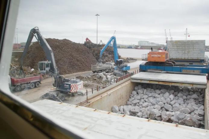 Aggregate Industries supplied 89,000 tonnes of armour-stone for Stallingborough sea defences