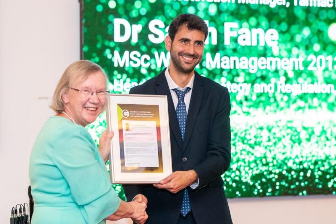 Enrique Moran Montero receiving his Cranfield Alumni Award