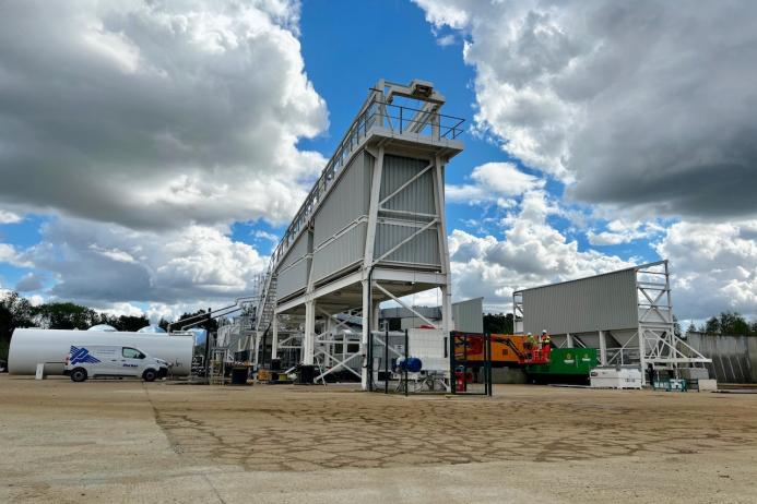 Associated Asphalt Contracting’s new Parker Roadstar 1500 mobile asphalt plant in Tonbridge, Kent 