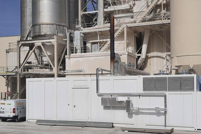 Deromedi Carrières et Matériaux’s containerized Caterpillar CHP solution, supplied by Cat dealer Eneria France, at the company’s limestone quarry in Ciez 