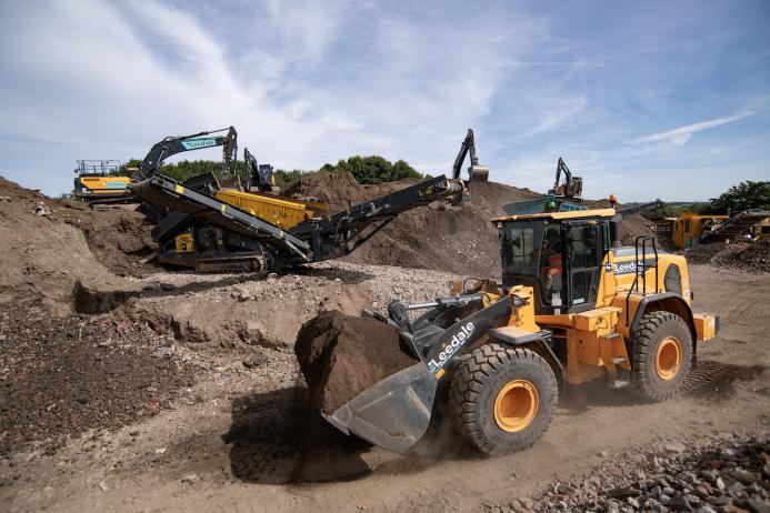 Leedale’s new HD Hyundai HL960A wheel loader in operation at the company’s head office site in Alfreton