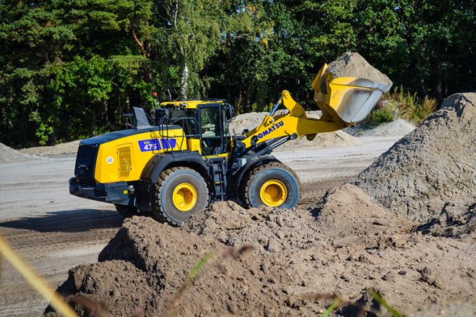 The new Komatsu WA475-11 wheel loader offers a 14% improvement in fuel efficiency over its Dash-10 predecessor