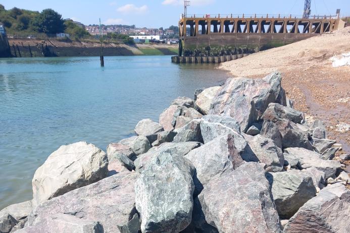 Newhaven harbour beach erosion protection. Photo: Jackson Civil Engineering