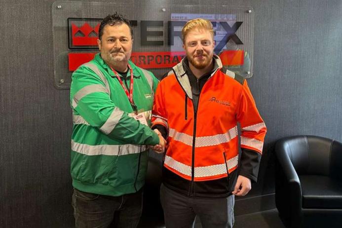 L-R: Vinícius Casselli, director of Envimat, and Lee Nesbitt, global sales manager of ProStack