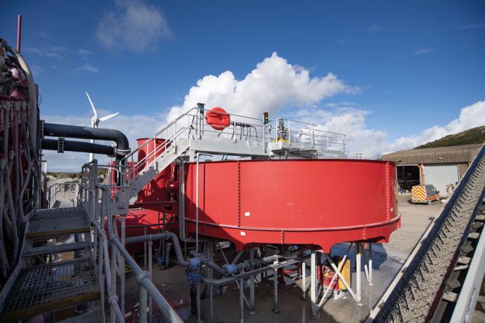 The EcoCycle thickener separates the solids from the liquid in the slurry, to recover reusable process water