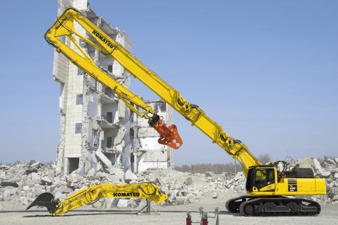 The simulator offers customers an easy way to experience and try out the full potential of the PC490HRD and the K100 boom change system without the need for physical access to the machine