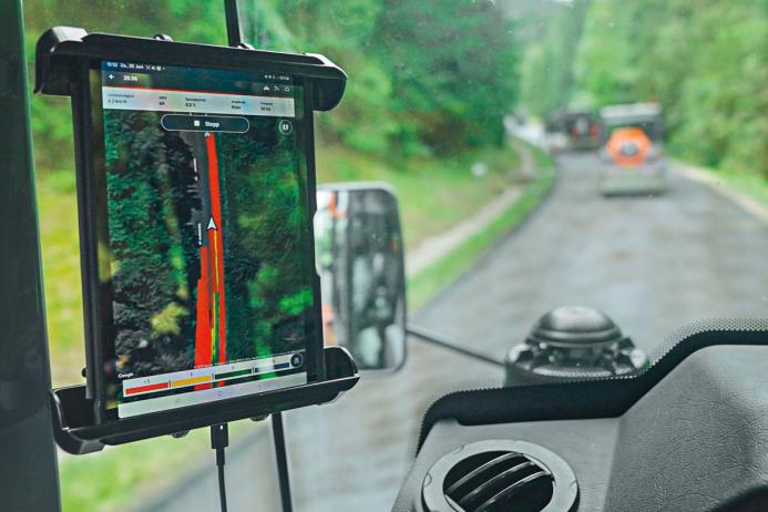 With the help of the Smart Doc Android app, the driver can now keep a constant eye on all compaction parameters, including important asphalt temperature data