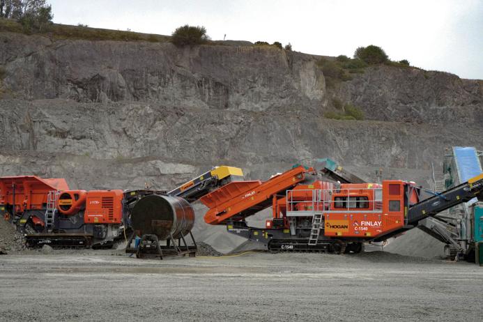 The Finlay J-1170+ feeding the C1540 cone crusher at Gwyndy Quarry