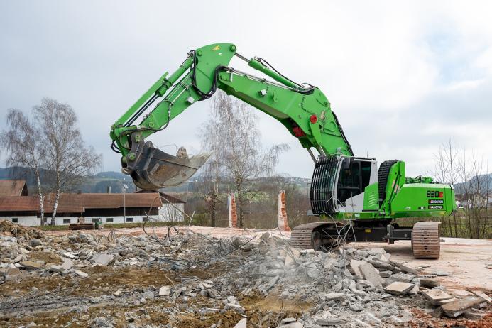 Sennebogen have introduced an updated 830 E Demolition Vario Tool machine with new digging boom and digging bucket attachment