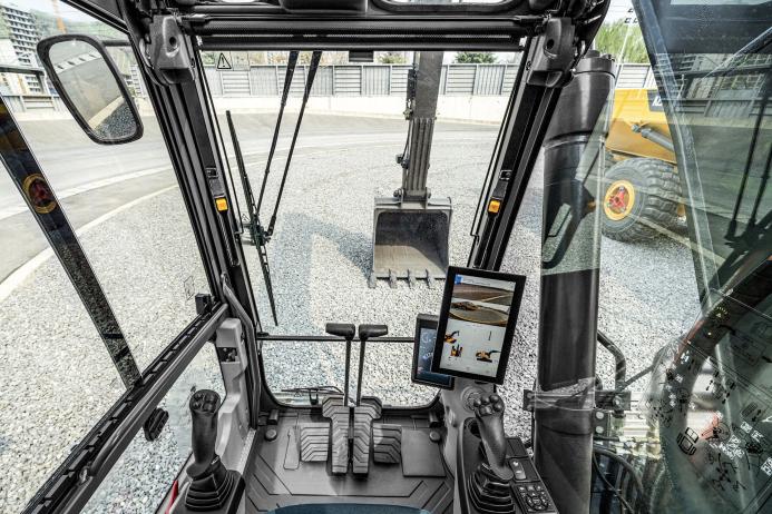 Volvo Co-Pilot will be used as the primary user interface to access Unicontrol3D, eliminating the need for additional monitors or hardware installations