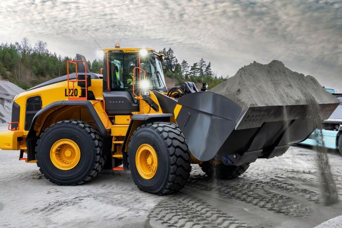 The new-generation Volvo L220