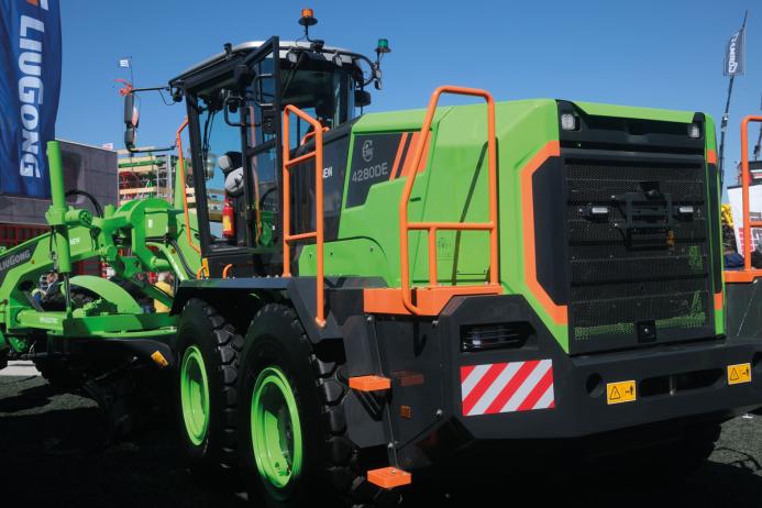 LiuGong put on a strong electric showing at bauma with an extensive line-up of emission-free models, including the all-new 4280DE motor grader