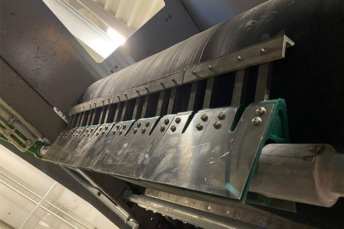 STARCLEAN® belt cleaners installed on one of the belts on site