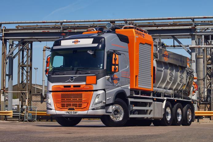 Qualitech Environmental Services have taken delivery of two new Volvo FM Globetrotter 8x4 Tridem rigids, equipped with ADR-certified Disab vacuum tanker bodies 