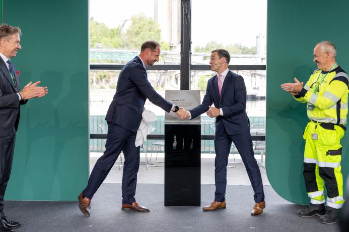 Unveiling of the inaugural plaque at the Brevik CCS opening event (L-R): Terje Aasland, Norway’s Minister of Energy; HRH Crown Prince Haakon of Norway; Dr Dominik von Achten, chairman of the managing board of Heidelberg Materials; and Per Ole Morken, Brevik plant manager