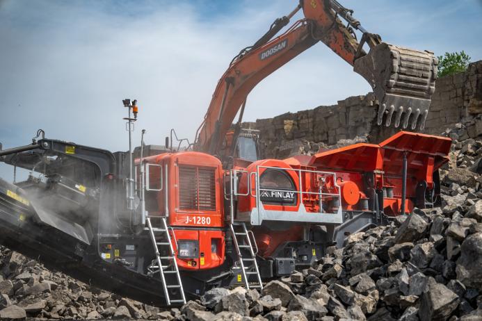 The new Finlay J-1280 mobile jaw crusher bridges the gap between the J-1175 unit and the larger J-1480