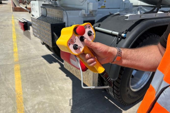 The wander lead remote-control system