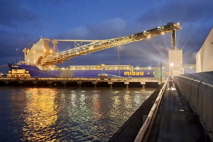 Mibau Stema vessel self-discharging into a fixed hopper at Sheerness