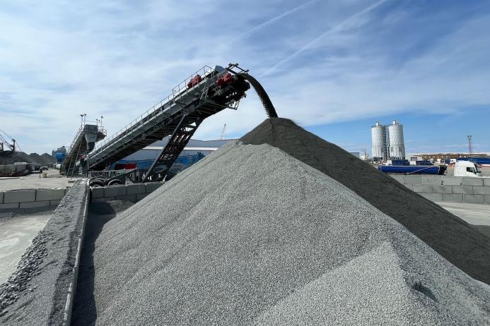 The fully retracted TS52 unit operating at 2,500 tonnes/h