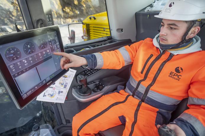 With the new software the operator no longer has to manage the air flow. Air flow to the hammer is automatically regulated, ensuring that the hammer is optimized according to the rock condition