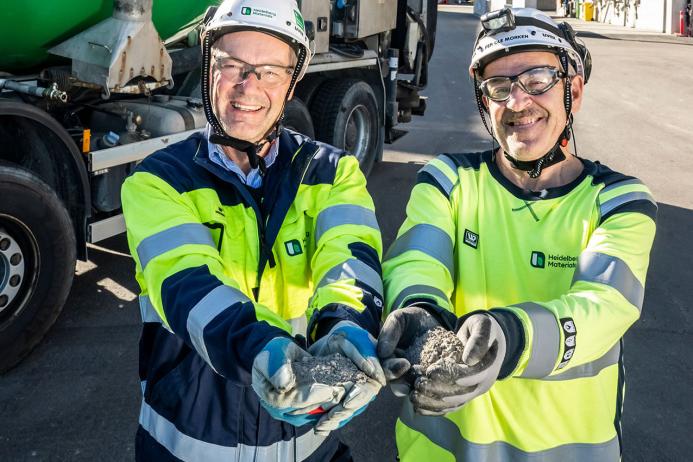 First deliveries of evoZero leave the Brevik plant. L–R: Vetle Houg, managing director of  cement Norway; and Per Ole Morken, Brevik plant manager