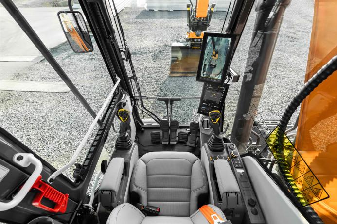 Develon’s new DX260LC-9 crawler excavator will now come with engcon tiltrotators as standard 