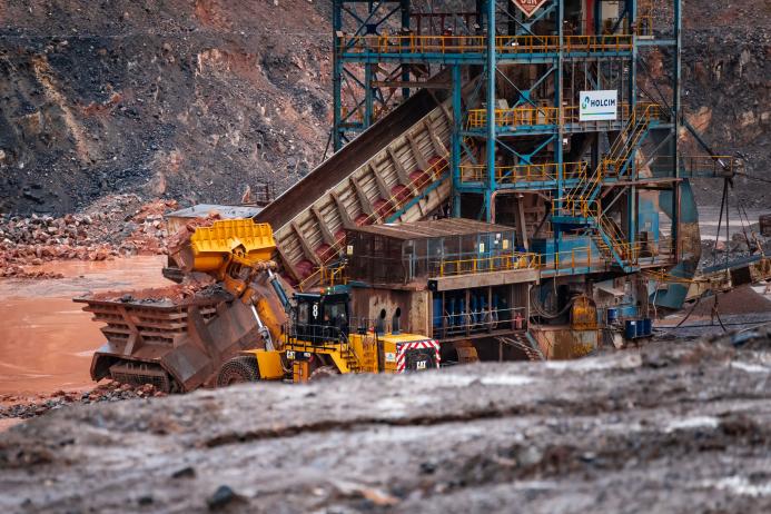 The new conveyor system was essential to support the relocation of the quarry’s mobile primary crusher for the continued extraction of limestone from a lower bench of the quarry floor