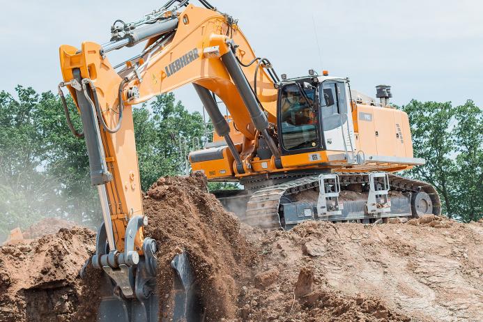The Liebherr R 992 crawler excavator in action