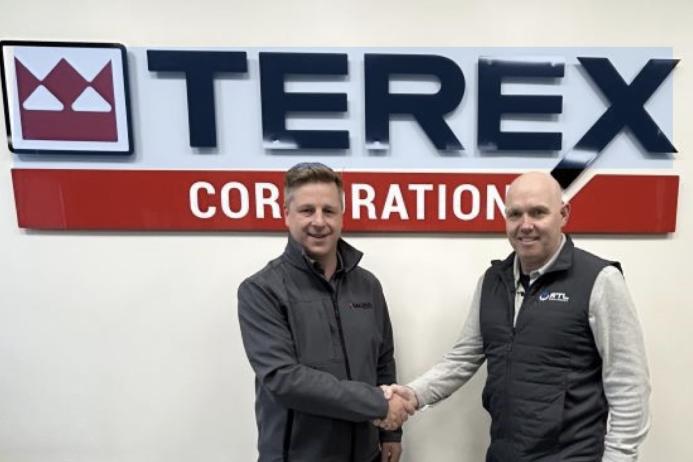 L-R: MAGNA’s Neil McIlwaine and RTL Equipment’s Colm McGuckian, pictured during a recent visit to a Terex facility in Northern Ireland