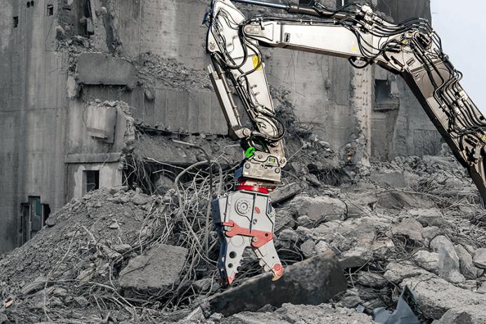 Steelwrist’s SQ automatic couplers are transforming demolition with enhanced safety, efficiency, and productivity.