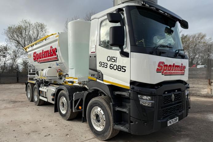 Spotmix’s new custom-built volumetric screed unit manufactured by Bay-Lynx