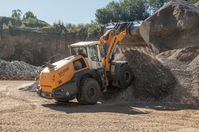 In the quarry, the L 580 XPower wheel loader showcases its powerful drive and high handling capacity