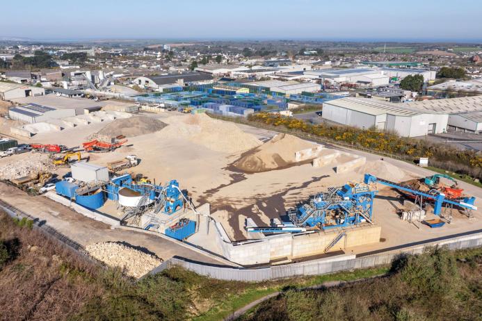 Overview of the entire site showing new wash plant and water recovery arrangement