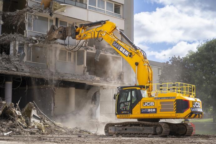 SAFEDEM  One of the UK’s leading demolition and dismantling contractors has invested in a new JCB 370X tracked excavator.