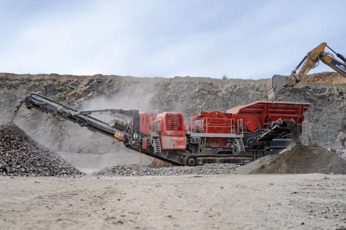 Breedon’s new Finlay J-1480 jaw crusher, supplied by Molson Finlay, in action at Daviot Quarry