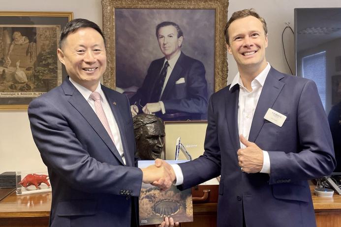 L-R: Ming XU, senior vice-president of SANY Group, and Alexander Scott, chief executive officer of TH White Group, at the signing ceremony marking the formal agreement between the two organizations