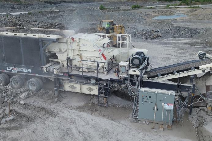 The new Cedarapids CRH5064 portable horizontal-shaft impactor (HSI) plant