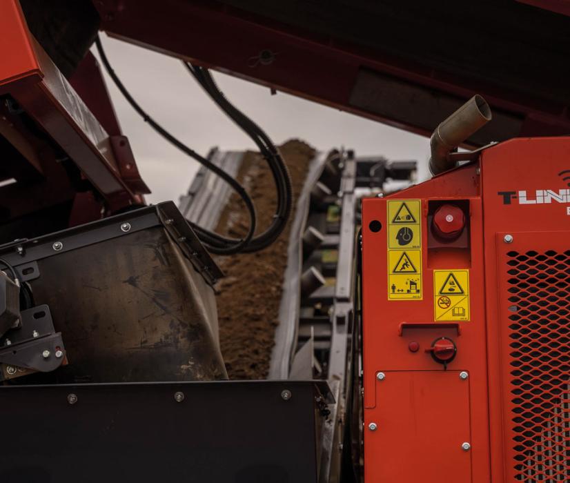 T-Link telematics hardware and software allow KSD Recycled Aggregates to monitor the screener’s productivity remotely