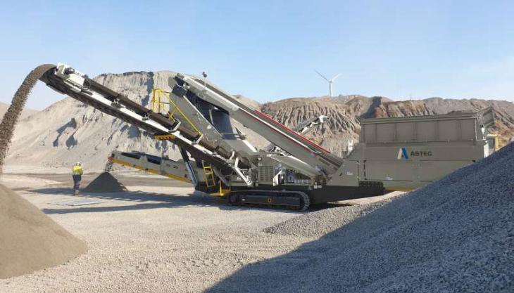 The new GT2612V mobile high-frequency screening plant from Astec Industries Astec GT2612V mobile screening plant
