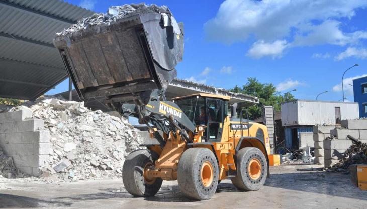 Hyundai HL960A wheel loader