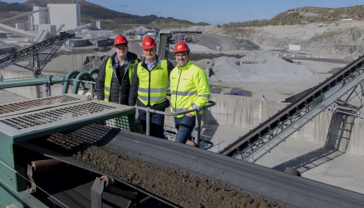 L-R: Stian Wilhelmsen, Tom Wilhelmsen, and Gilberto Enkerlin CDE wash plant