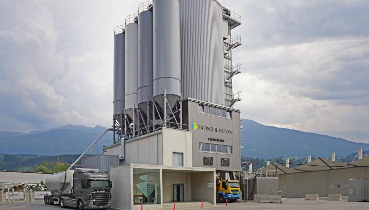 Fröschl Beton’s Liebherr Betomat 4-600 mixing tower is one of the most modern mixing plants in Austria Liebherr Betomat tower