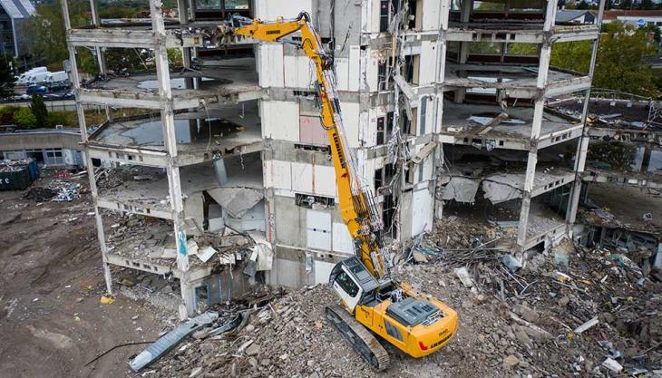 Liebherr R 940 demolition-spec excavator Liebherr R 940 demolition-spec excavator