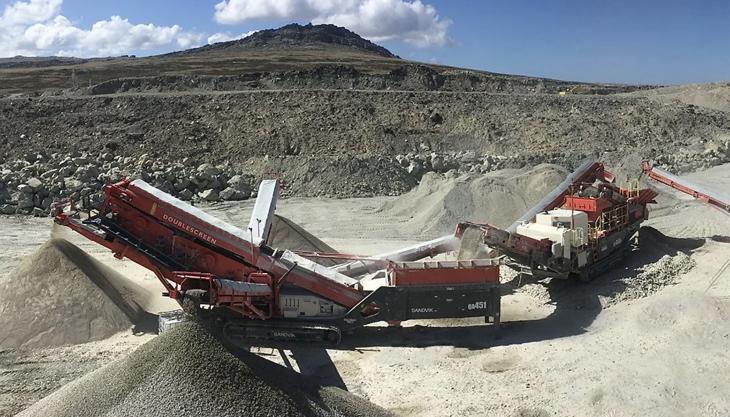 Part of the new Sandvik mobile crushing and screening train at Pony's Pass Quarry on the Falkland Islands Sandvik mobile crushing and screening train